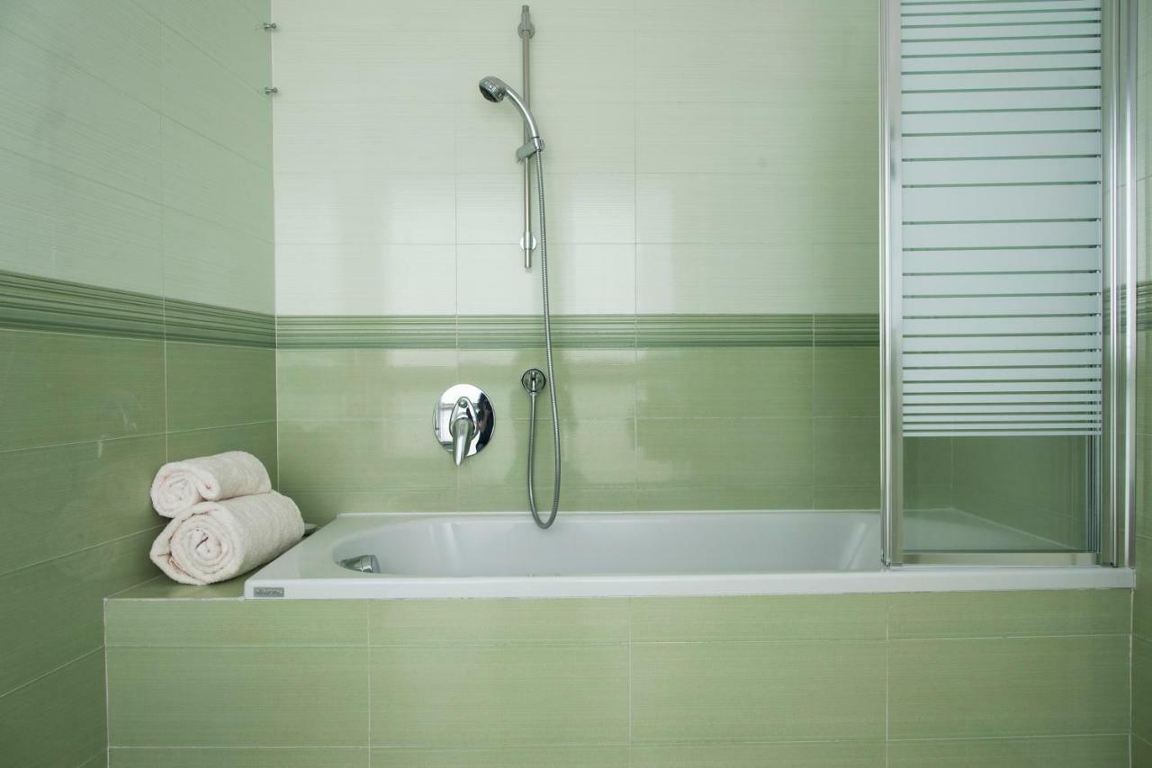 Luxurious 4bdr Penthouse Near Duomo Cathedral Mailand